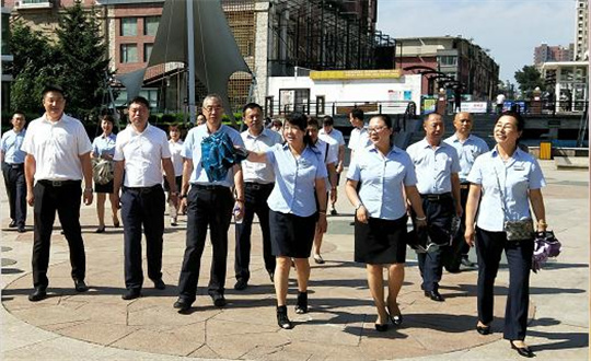 13.物业治理学院举办情况景观旅行交流会_副本.jpg